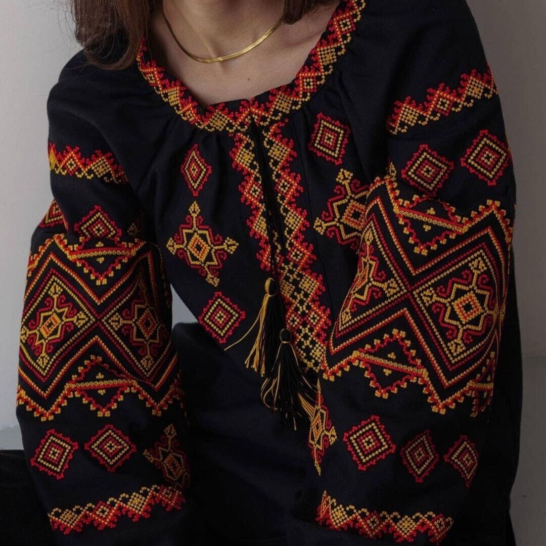 トップス 1940s Black Embroidered Romanian Blouse 1940s Black Embroidered Romanian Blouse