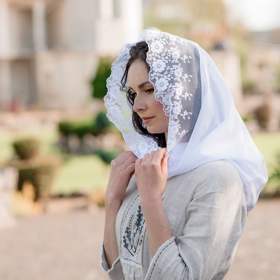 Christian Veil, Floral Veil Mantilla, Floral Lace Mantilla  display picture 3
