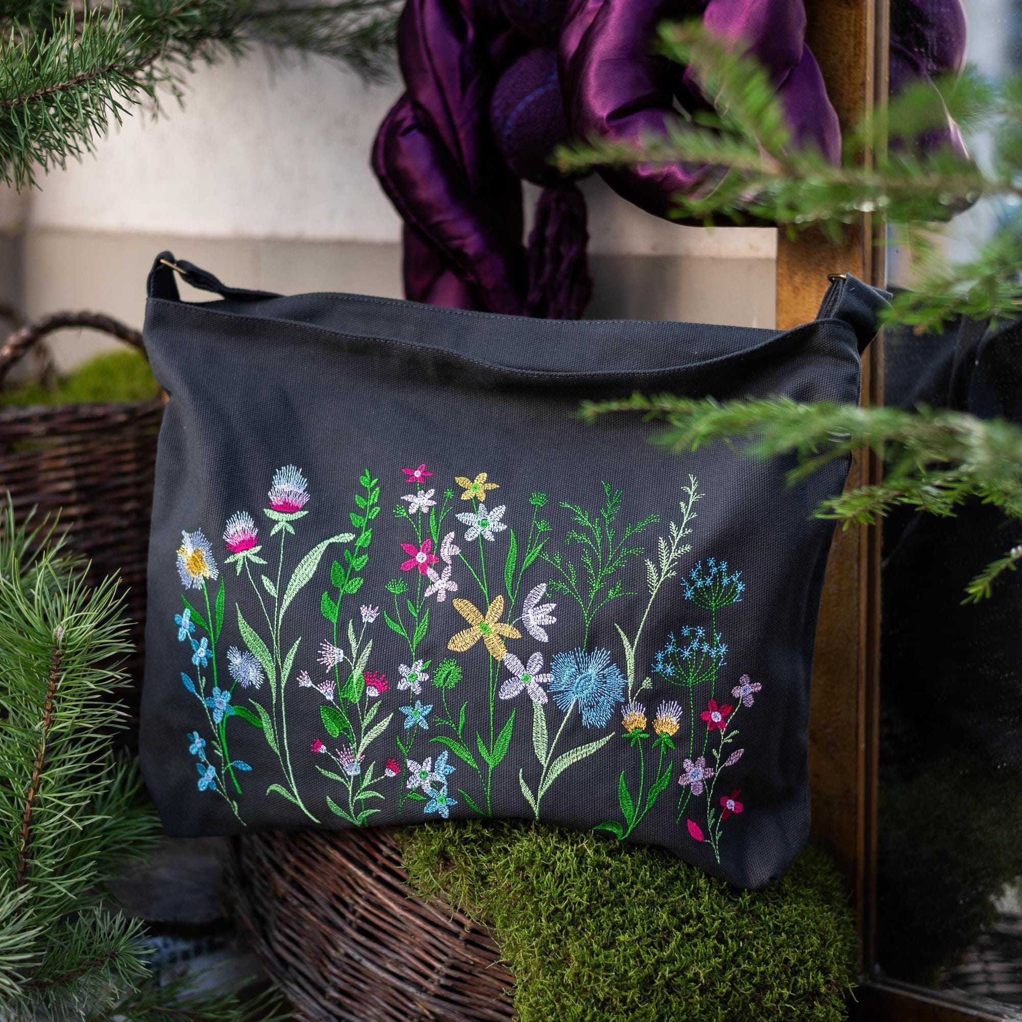 Fabric Shoulder Bag, Wildflower Embroidered Cross Body Bag  display picture 2