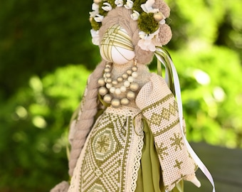 Handmade slavic motanka doll, Traditional Ukrainian folk art, Folk doll in embroidered ethnic dress vyshyvanka, Protective guardian doll