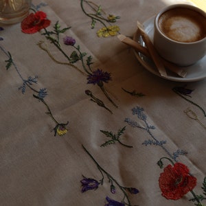 Embroidered meadow flowers napkin, Embroidered linen table runner, Spring floral embroidery table runner, Cloth napkins set of 2, 3, 4, 6, 8 zdjęcie 7