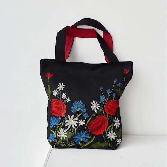 Embroidery botanical tote bag with zipper, Embroidered linen tote bag, Floral shopper bag, Floral canvas tote bag, Summer wildflower bag