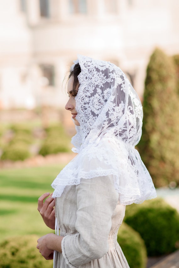 Hand-Stitched Spanish Lace Mantilla Veil for Church Mass Short Spanish Lace Mantilla: Floral Embroidered Chapel Veil  main image 2