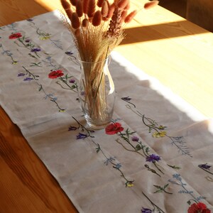 Embroidered meadow flowers napkin, Embroidered linen table runner, Spring floral embroidery table runner, Cloth napkins set of 2, 3, 4, 6, 8 zdjęcie 5