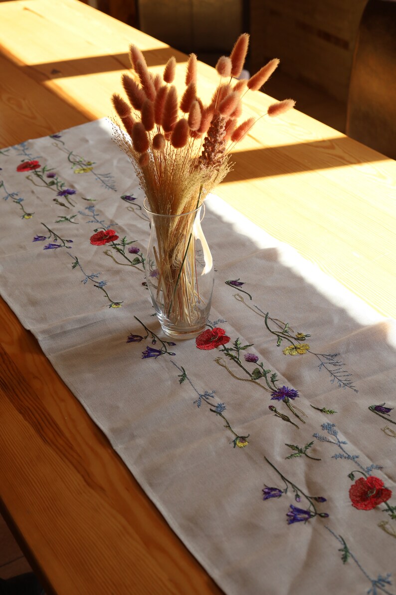 Embroidered meadow flowers napkin, Embroidered linen table runner, Spring floral embroidery table runner, Cloth napkins set of 2, 3, 4, 6, 8 zdjęcie 5