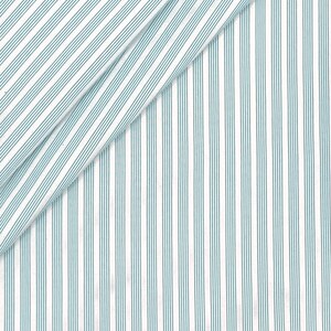 Puede incluir: Tela blanca con finas rayas azul verdosas. La tela est&aacute; doblada por la mitad, creando una l&iacute;nea diagonal.