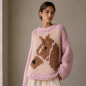 Maglione rosa con cavallo, lavorazione a maglia grossa intarsio, lavorato a mano, girocollo, oversize immagine 1
