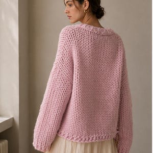 Maglione rosa con cavallo, lavorazione a maglia grossa intarsio, lavorato a mano, girocollo, oversize immagine 4