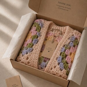 Pastel floral granny square cardigan crochet open front boho hand knit immagine 6