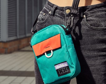 Sac bandoulière turquoise, sac messager avec poche réfléchissante, petit sac à main recyclé, sac à main vintage recyclé