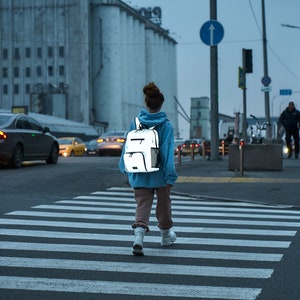 Mochila reflectante, mochila de viaje de mano, mochila para portátil de 16”, mochila minimalista impermeable, bolsa de viaje para artículos personales