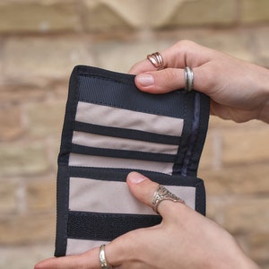 Cartera beige vegana para mujer, cartera para tarjeta de crédito, tarjetero, cartera para hombre imagen 2