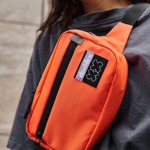 Umhängetasche, kleine Crossbody-Tasche für Herren, Frauen-Bauchtasche, Sling Bag, Organizer-Tasche mit Reflektierenden Elementen