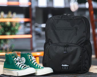 Large Travel Backpack with 15.6” Laptop Compartment – Spacious & Functional Carry-On, Waterproof, Multi-Pocket Design