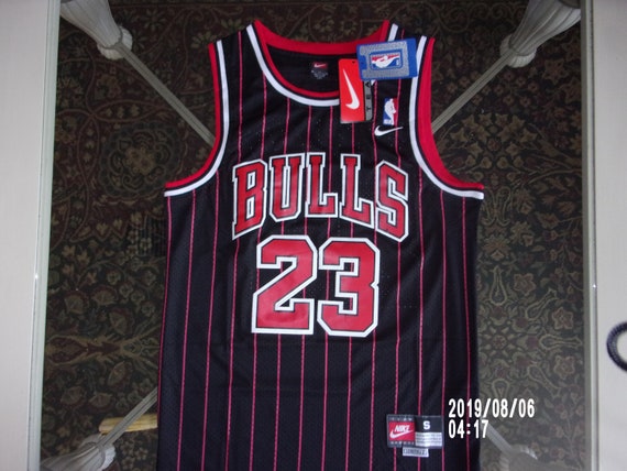 michael jordan throwback jersey