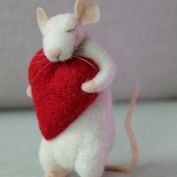 Made to order! felt, needle felted mice, felting Valentine, magic wool mouse, Valentines day gift, felted animal, rat with heart, miniature