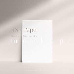 Maqueta de papel personalizable 5x7, Póster neutro moderno, Maqueta de papel Boho, Tarjeta de felicitación minimalista, Plantilla de papel fotográfico, Objeto inteligente PSD