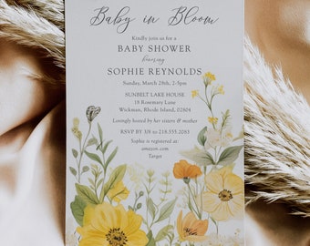 Op de afbeelding: Een baby shower uitnodiging met een bloemenontwerp in tinten geel en oranje. De tekst luidt "Baby in Bloom" en bevat de naam "Sophie Reynolds", de datum "zondag 28 maart, 14:00-17:00 uur" en het adres "Sunbelt Lake House, 18 Rosemary Lane, Wickman, Rhode Island, 02804".