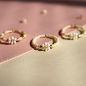 Daisy beaded ring, Daisy ring, beaded ring, everyday ring, handmade daisy ring