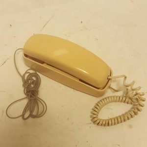 Zabytkowy telefon stacjonarny AT&T 210 Trimline w kolorze beżowym