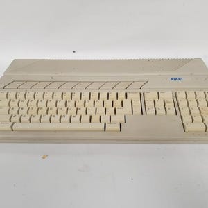 Vintage Atari 520ST Home Computer Case Damage Halt & Catch Fire Prop HACF 1985