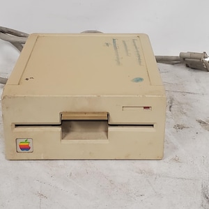 ビンテージ Apple 5.25インチ フロッピー 外付けディスクドライブ A9M0107 KLE0099