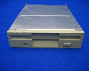 Vintage Teac FD-235HF 3.5 Inch Floppy Disk Drive PN 19307342-91 Beige Bezel