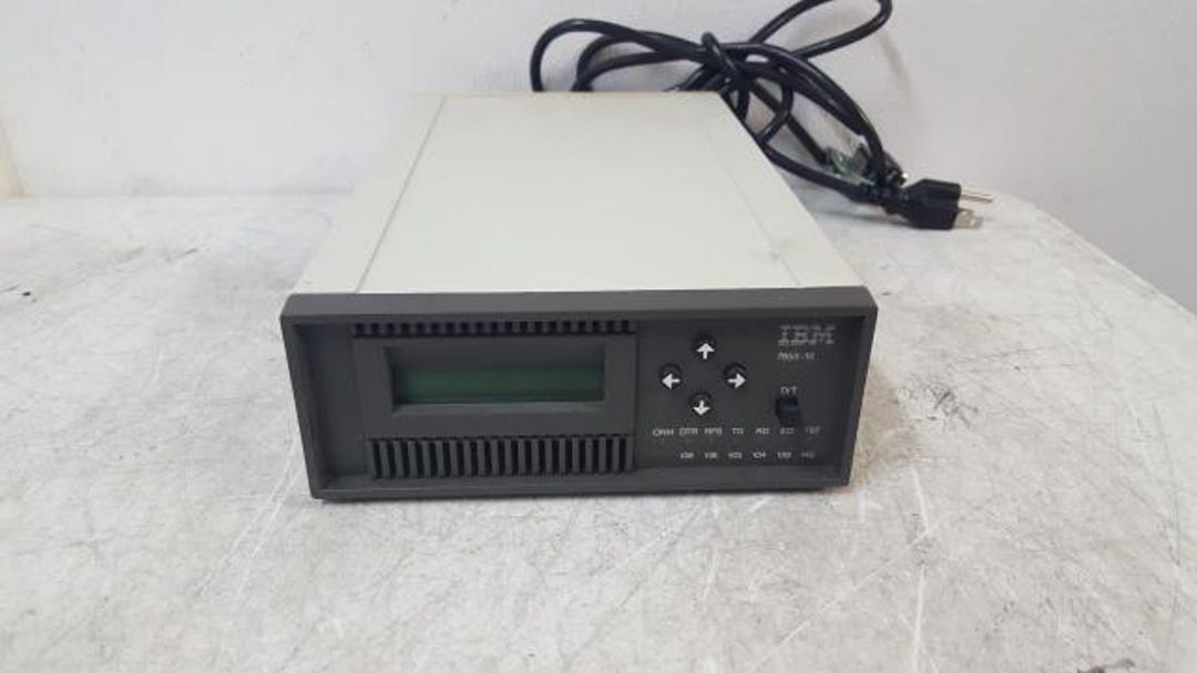 Donación de un IBM AS400 type 9404