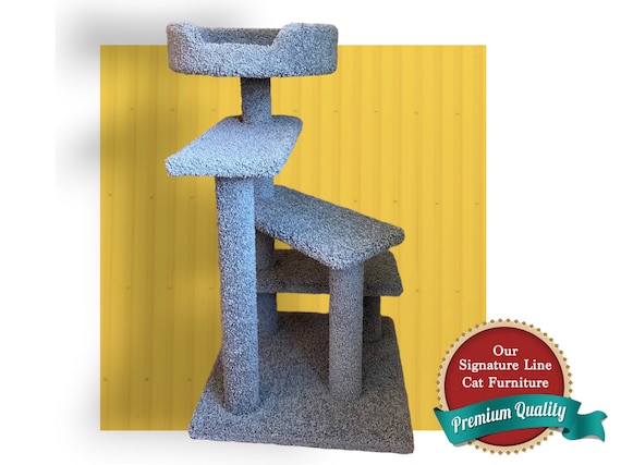 Ergonomic Carpeted Cat Tree With Tiered Stairs and Round Sleep Tub