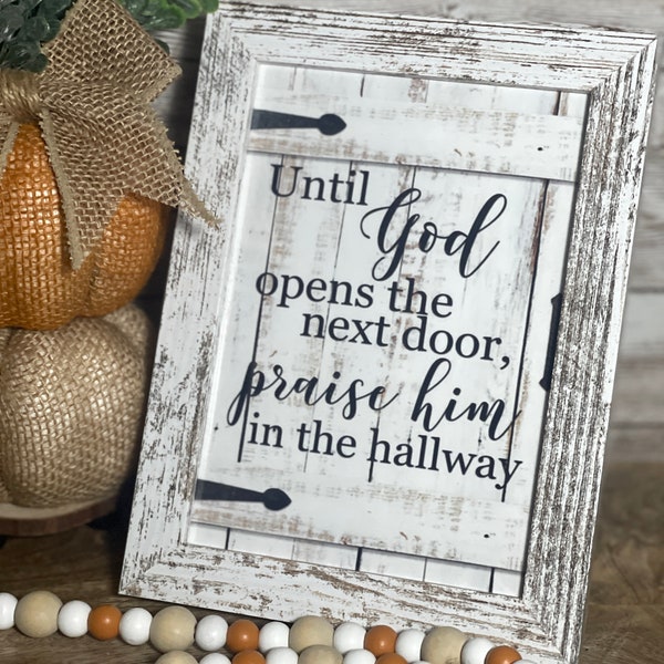 Rustic Faith Sign – “Praise Him in the Hallway” Farmhouse Wall Decor