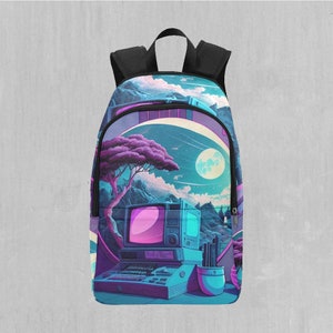 Puede incluir: Una mochila negra con un diseño retrofuturista que presenta un paisaje azul y morado con una luna, un árbol y una computadora vintage.