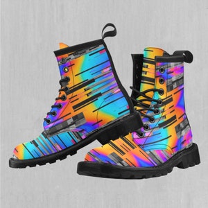 Spectrum Noise Retro Women&#39;s Lace-Up Faux Leather Boots