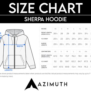 K&ouml;nnte beinhalten: Gr&ouml;&szlig;entabelle f&uuml;r einen Sherpa-Hoodie, mit Ma&szlig;en in Zoll und Zentimetern. Die Tabelle enth&auml;lt Vorderl&auml;nge, 1/2 Brustumfang und &Auml;rmell&auml;nge f&uuml;r die Gr&ouml;&szlig;en XS bis 4XL. Die Abbildung zeigt den Hoodie mit Ma&szlig;angaben.