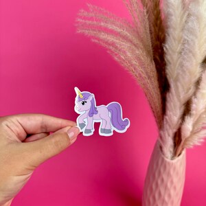 Calcomanía de unicornio, calcomanía troquelada, kawaii, vinilo, impermeable, ilustrada, computadora portátil, botella de agua, decorativa, diario, regalo