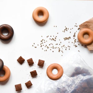 Wooden Sealing Clips – Donut Shape | Eco-Friendly Food Bag Clip | Reusable Kitchen Storage | Beech & Walnut Wood | Plastic-Free Home