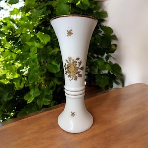 Vintage Kaiser W. Germany chantel glass vase.