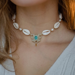 Parthenope model in customizable macramé