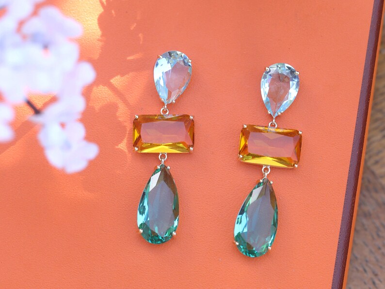 Boucles d'Oreilles Clous Doré Rectangle Vert Emeraude Triangle Art Deco BB17 Boucles d'Oreilles Clous Doré Rectangle Vert Emeraude Triangle Art Deco BB17