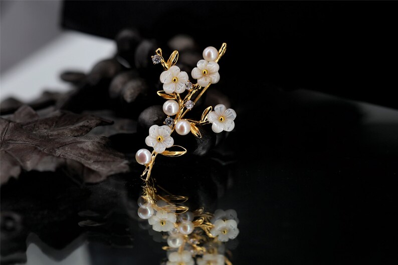 Super Broche /& Pendentif Art Nouveau Une Branche de Mini Fleur Nacre Perle de Culture Blanche Veritable Mariage Vintage Style Plaqu\u00e9 Or 18K