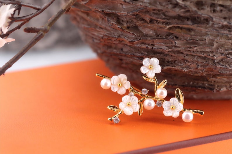 Super Broche /& Pendentif Art Nouveau Une Branche de Mini Fleur Nacre Perle de Culture Blanche Veritable Mariage Vintage Style Plaqu\u00e9 Or 18K