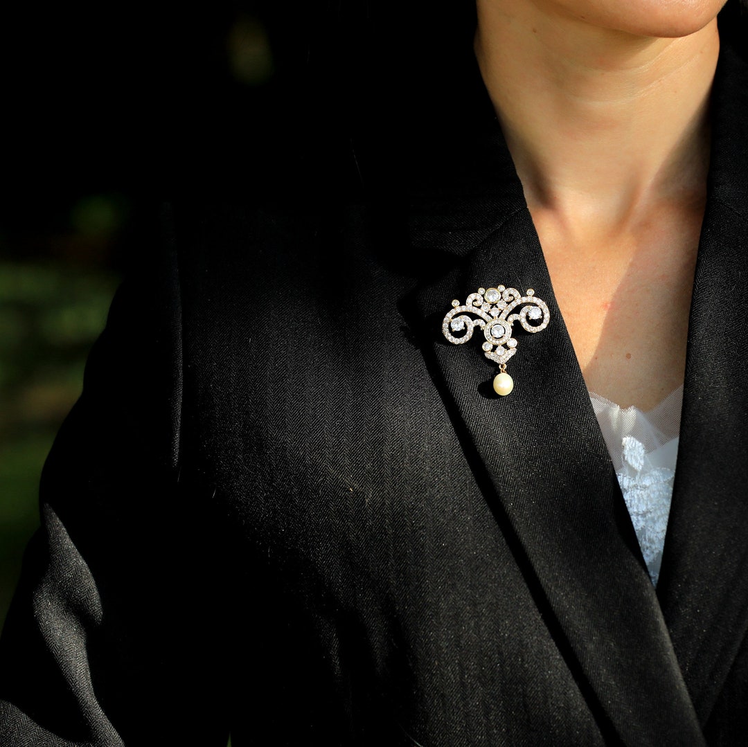 Broche & Pendentif Floral Perle Blanche Style Belle Époque Plaqué - Pièce Neuve
