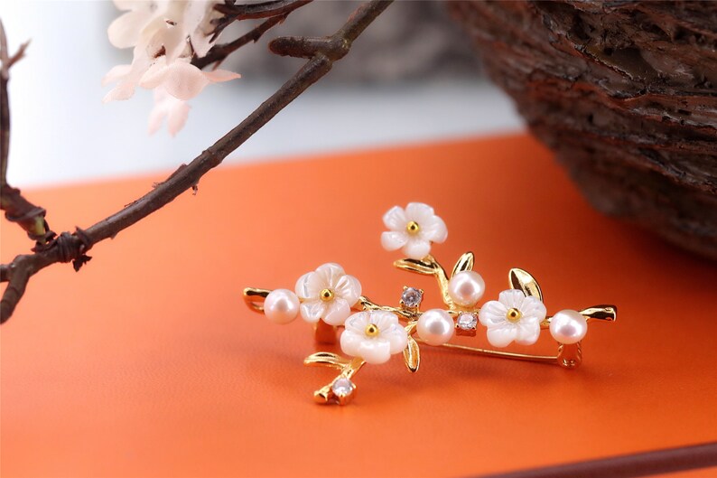 Super Broche /& Pendentif Art Nouveau Une Branche de Mini Fleur Nacre Perle de Culture Blanche Veritable Mariage Vintage Style Plaqu\u00e9 Or 18K
