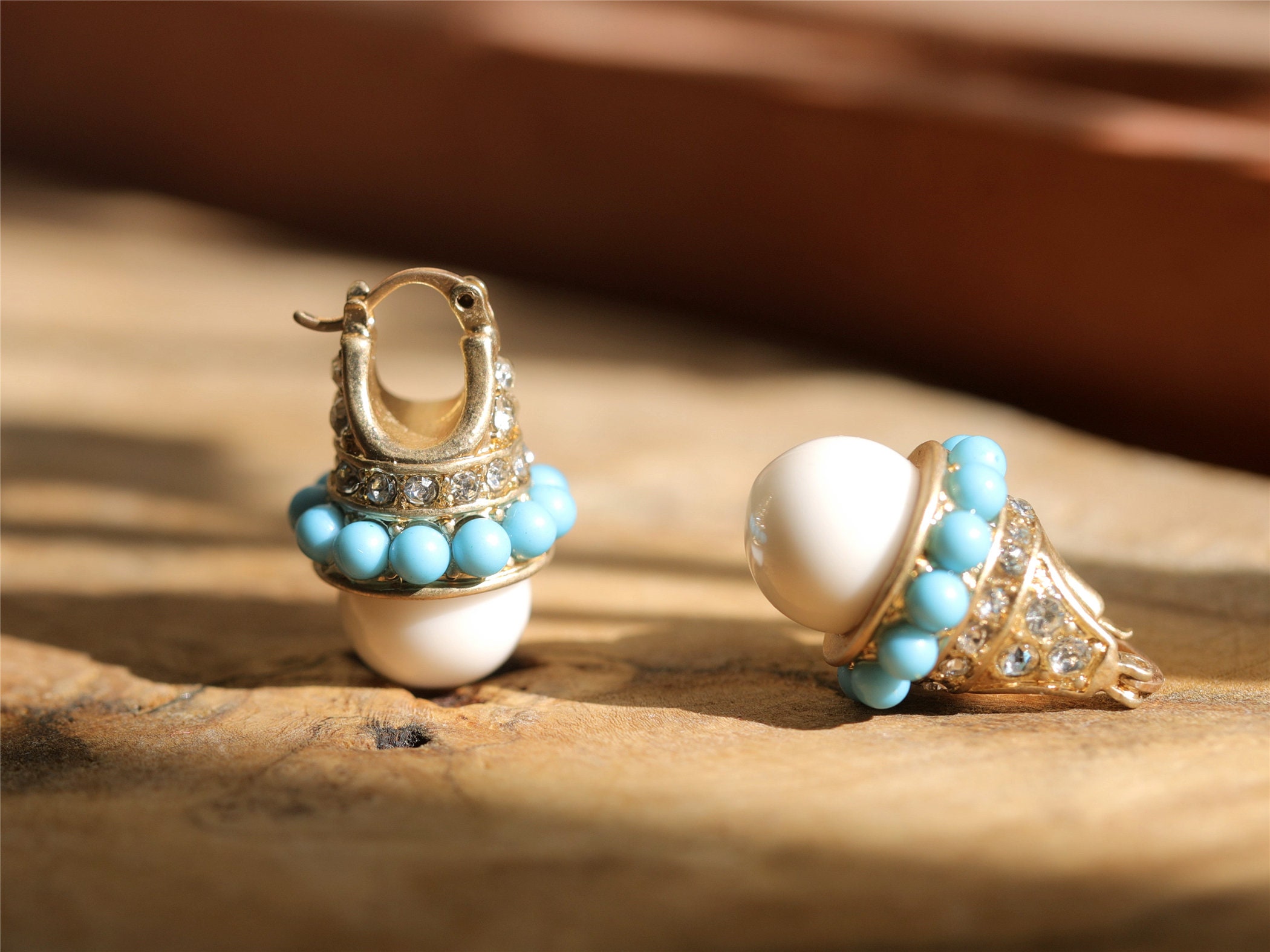 Boucles d'oreilles dormeuses CIRCUS Or - Perles blanches & turquoise