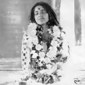 Sri Ma, Sri Anandamayi Ma. "Ti benedico". Ritratto su carta fotografica. Stampa professionale di alta qualità.
