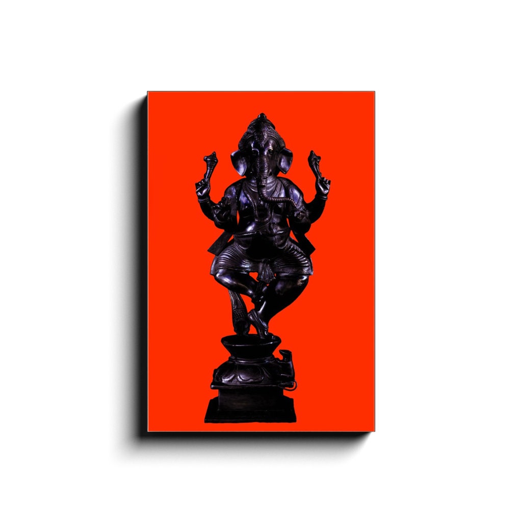 Prachtige zwarte Ganesh op oranje / rode achtergrond. Professionele kwaliteit fine art print op canvas