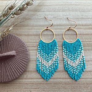 Türkis und Creme Perlen Fransen Ohrringe | Handmade Perlen Ohrringe | Handgefertigte Boho Ohrringe | Statement Schmuck | Einzigartiges Geschenk für Sie