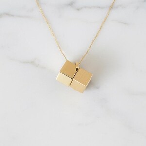14k Gold Interlocking Cube Anhänger, geometrische Halskette, moderner Schmuck