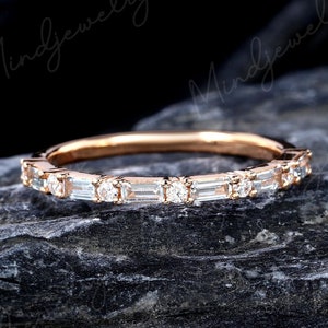 Alianza de boda de aguamarina con corte baguette pavé, anillo de media eternidad con moissanita en racimo de oro rosa de 14 quilates, anillo nupcial único a juego, regalo de promesa.
