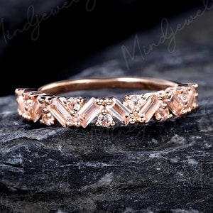 Anillo de bodas de morganita con corte baguette, anillo vintage de oro rosa de 14 k con moissanita en racimo, media eternidad, anillo de novia apilable, regalo de promesa para ella