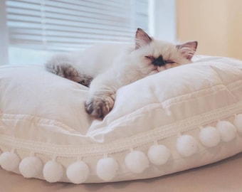 Boho Cat Bed: Natural Cotton Pet Cushion with Pom Poms in Ecru